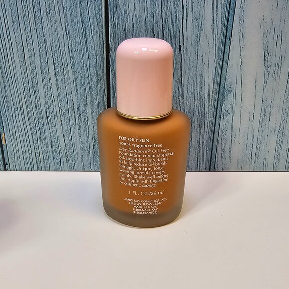 Mary Kay Day Radiance Oil-Free Foundation - Walnut Bronze #5856 - NIB -Old Stock - Picture 3 of 7